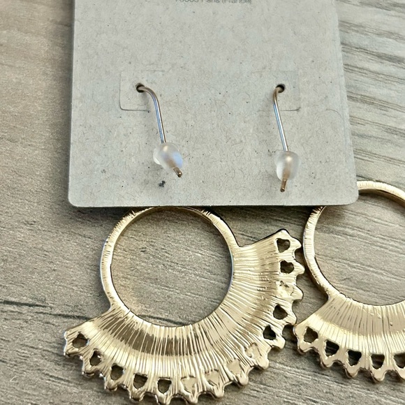 BZB Gold Boho Chic Hoop Earrings with Fan Design - Picture 4 of 5